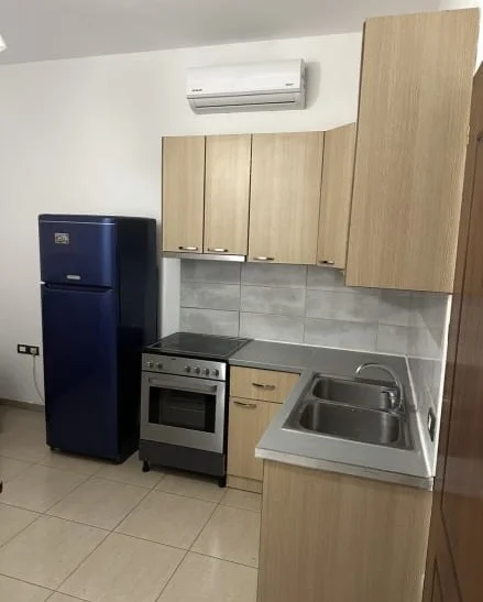 Tirane, jepet me qera apartament 1+1 Kati 1, 78 m² 300 € (Triga Havzi Nela)