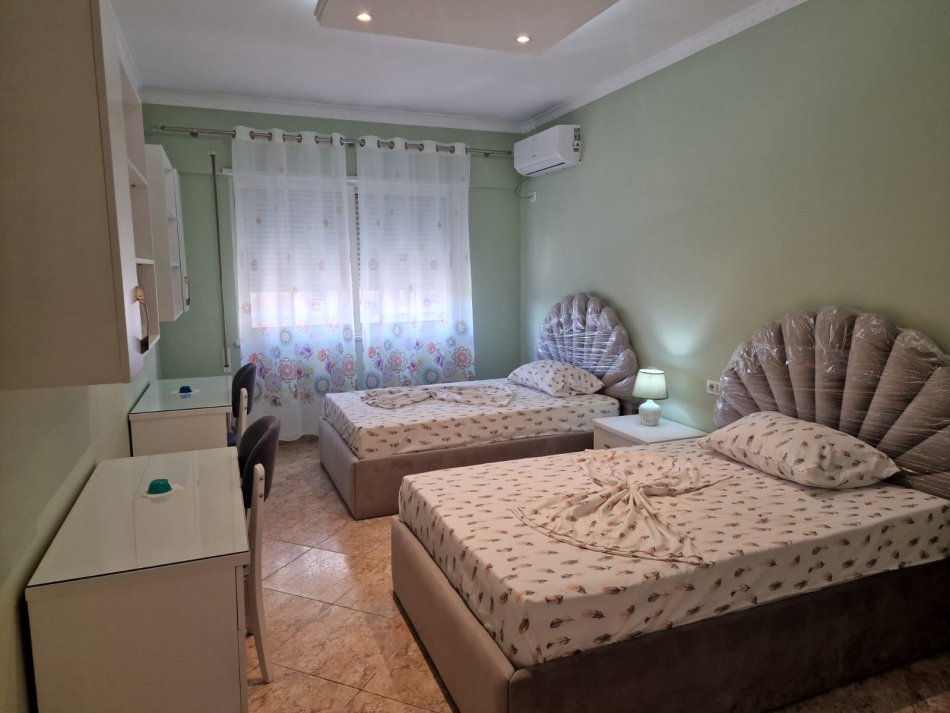 Tirane, jepet me qera apartament 2+1+Ballkon Kati 6, 110 m² 800 €