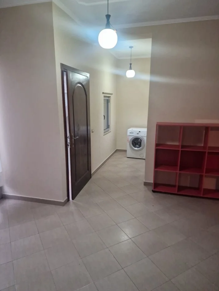 Tirane, jepet me qera shtepi 3+1 Kati 3, 100 m² 500 € (Brryl prane Oslo Bar)