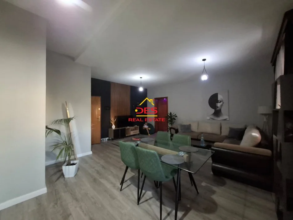 Vlore, jepet me qera apartament 1+1+Ballkon Kati 4, 100 m² 400 € (Rruga Gjergj Arianiti)