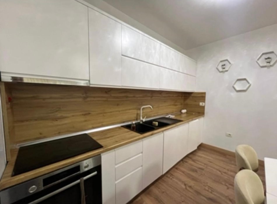 Tirane, jepet me qera apartament 2+1+Ballkon Kati 2, 94 m² 600 € (Kopshti Botanik)
