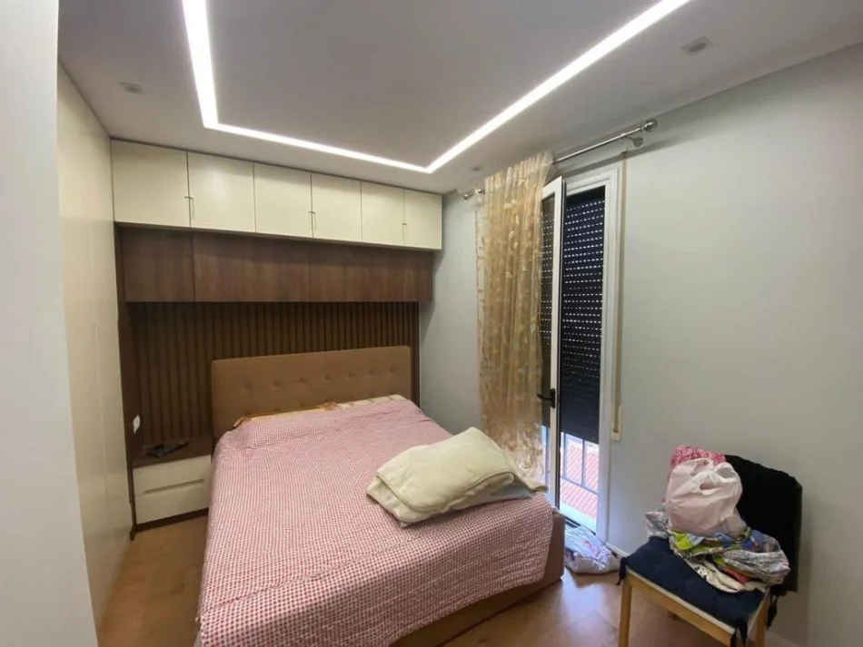 Tirane, jepet me qera apartament 1+1+Ballkon Kati 5, 64 m² 600 € (Don Bosko)