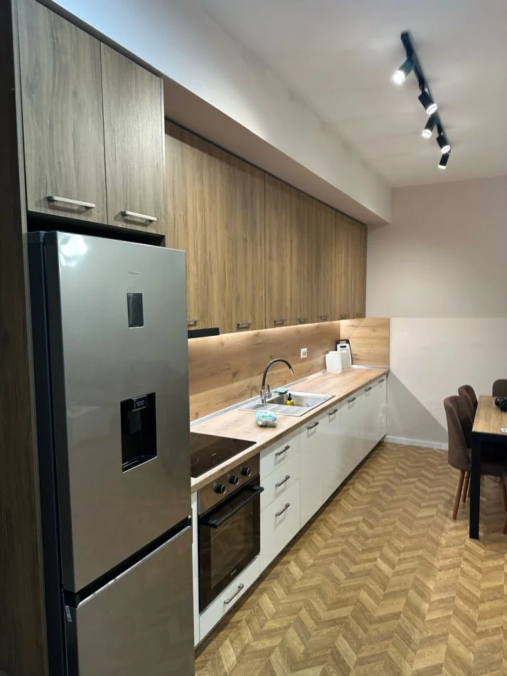 Tirane, jepet me qera apartament 1+1 Kati 4, 97 m² 550 € 