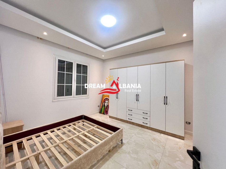 Tirane, jepet me qera apartament 2+1 , 137 m² 550 € 