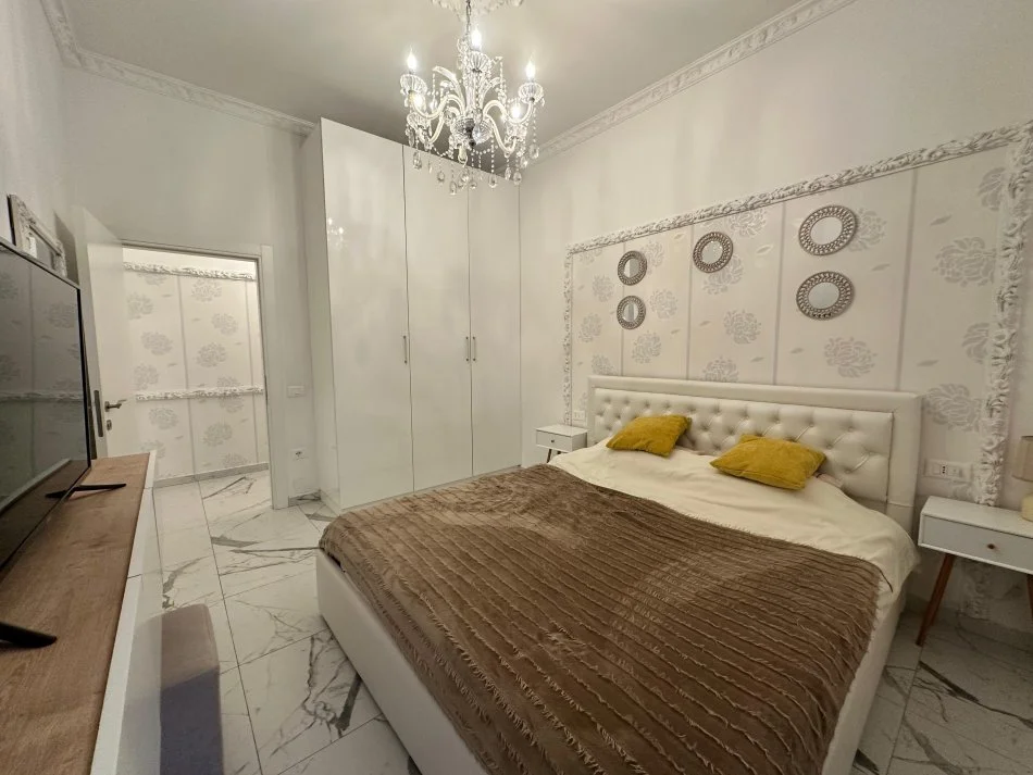 Tirane, jepet me qera apartament 1+1 Kati 6, 60 m² 1.000 € (Square 21)