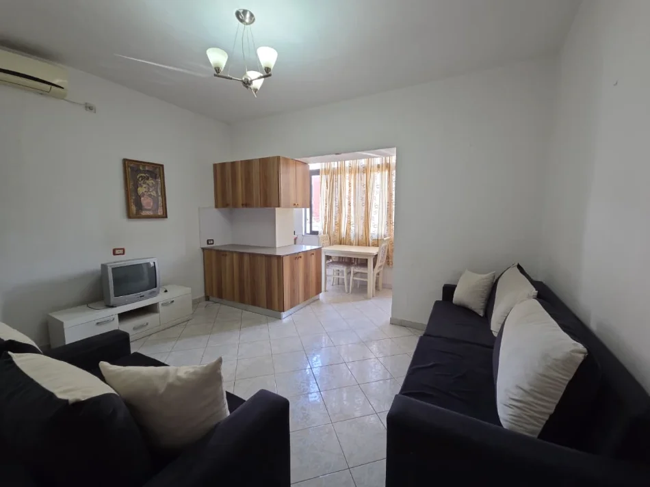 Tirane, jepet me qera apartament 1+1+Ballkon Kati 1, 65 m² 550 € (Ali Demi)