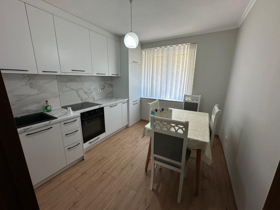 Tirane, jepet me qera apartament 1+1 Kati 2, 75 m² 700 € (Gjimnazi "Petro Nini Luarasi")
