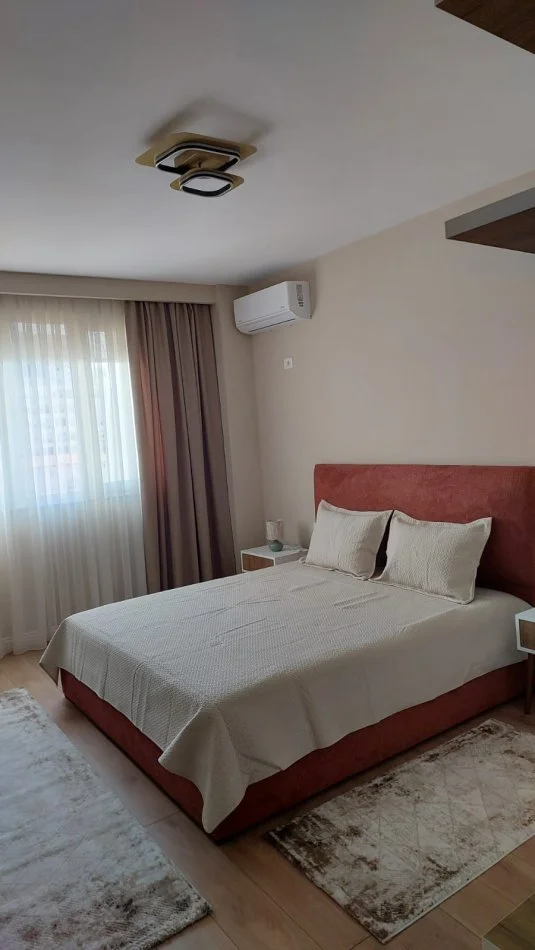 Tirane, jepet me qera apartament 1+1 Kati 7, 92 m² 1.000 € (Bulevardi Zogu 1) OPP51663