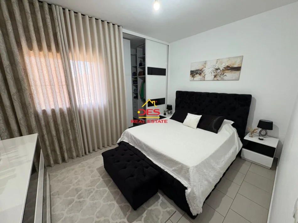 Vlore, shitet apartament 2+1+Ballkon Kati 7, 91 m² 125.000 € (Rruga Demokracia)