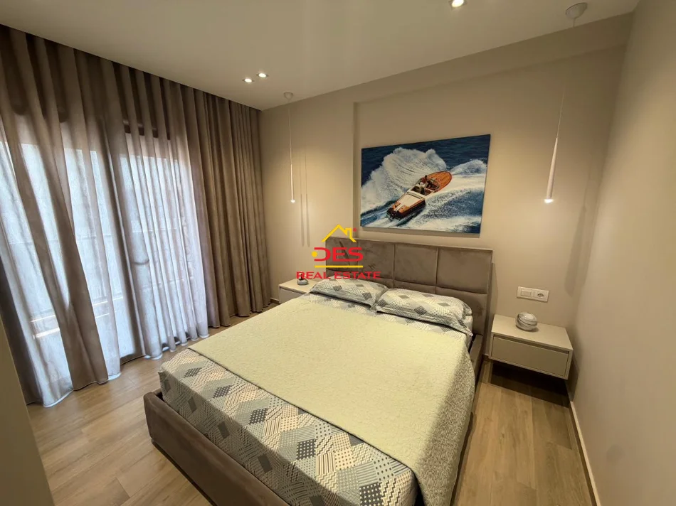 Vlore, jepet me qera apartament 2+1+Ballkon Kati 6, 110 m² 600 € (Rruga Gjergj Kastrioti)