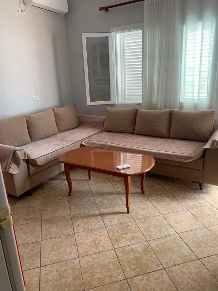 Tirane, jepet me qera apartament 1+1 Kati 2, 40 m² 300 € 
