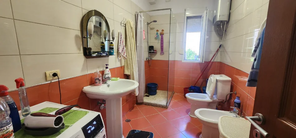 Tirane, shitet apartament 2+1 Kati 1, 140 m² 224.000 € (Ali Dem)