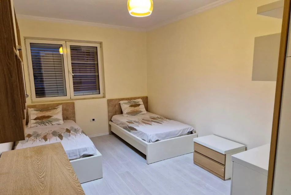 Tirane, shitet apartament 3+1 Kati 4, 126 m² 209.000 € (Xhamlliku)