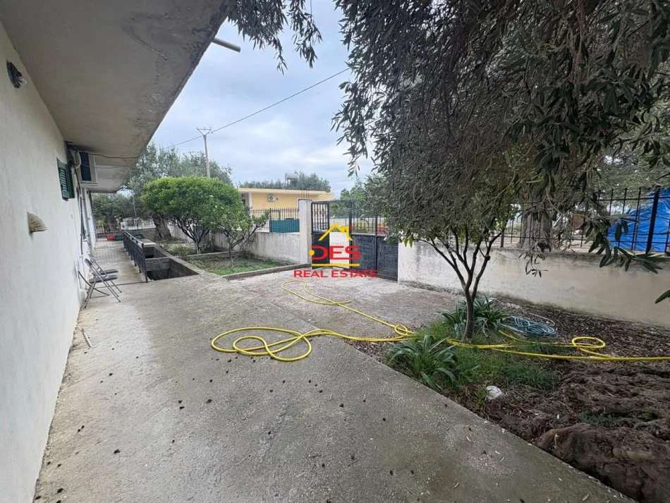 Vlore, jepet me qera shtepi 2+1+Ballkon Kati 0, 110 m² 300 € (Rruga Unaza)