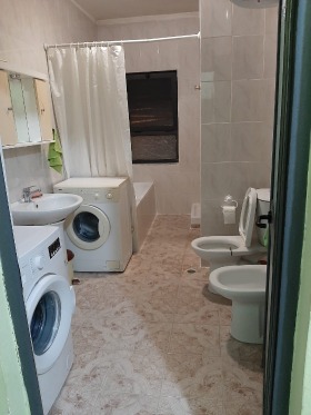 Tirane, jepet me qera apartament 2+1 Kati 2, 85 m² 480 Euro (Stadiumi Dinamo)