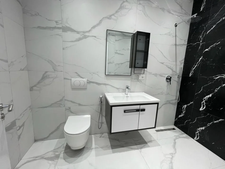 Tirane, jepet me qera 2+1 Kati 12, 70 m² 850 € (Komuna e Parisit)