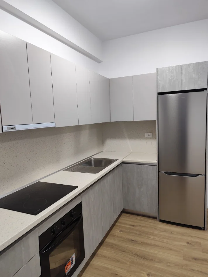 Tirane, jepet me qera apartament 1+1+Aneks+Ballkon Kati 3, 400 € (Fresku)