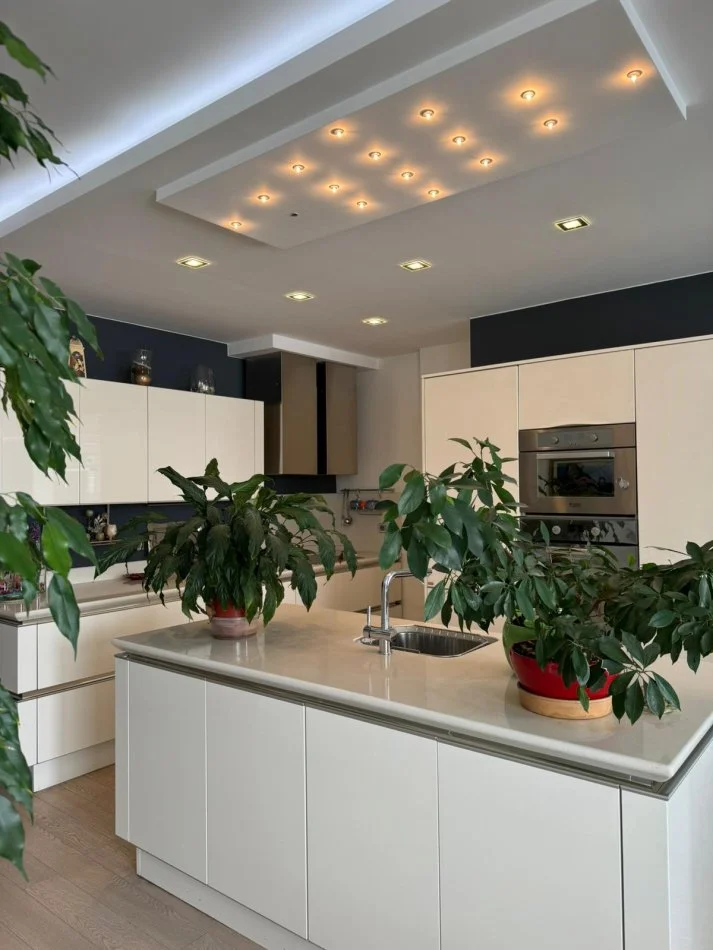 Shitet Apartament 2+1,  316,000 €   Bulevardi Zogu i Pare