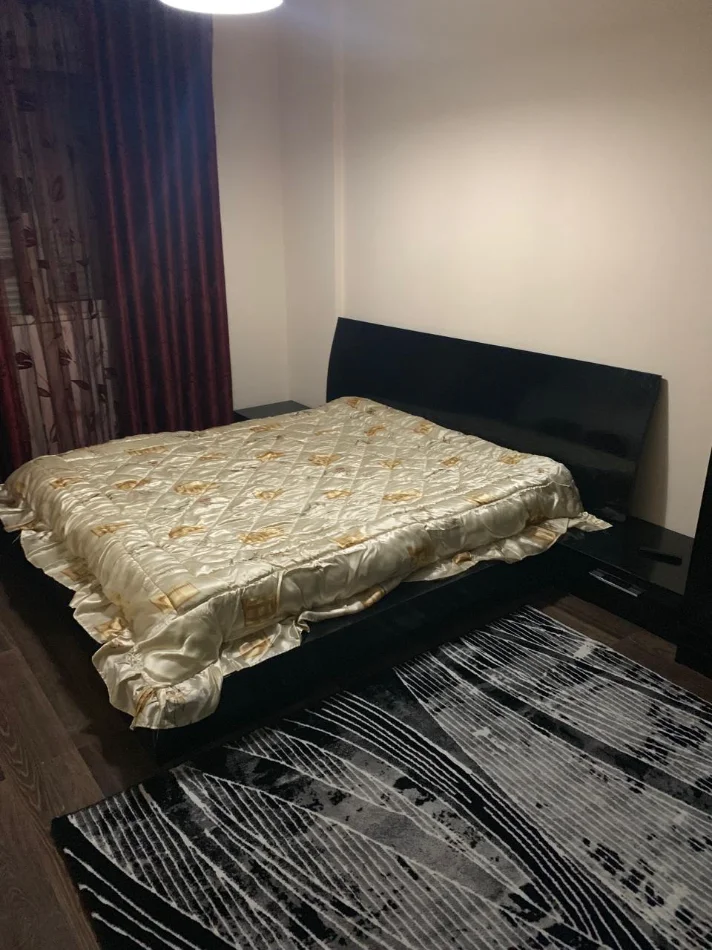Tirane, jepet me qera apartament 2+1 Kati 5, 450 € (Yzberisht)