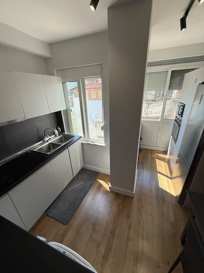Tirane, jepet me qera apartament 1+1+Ballkon Kati 11, 70 m² 700 € 