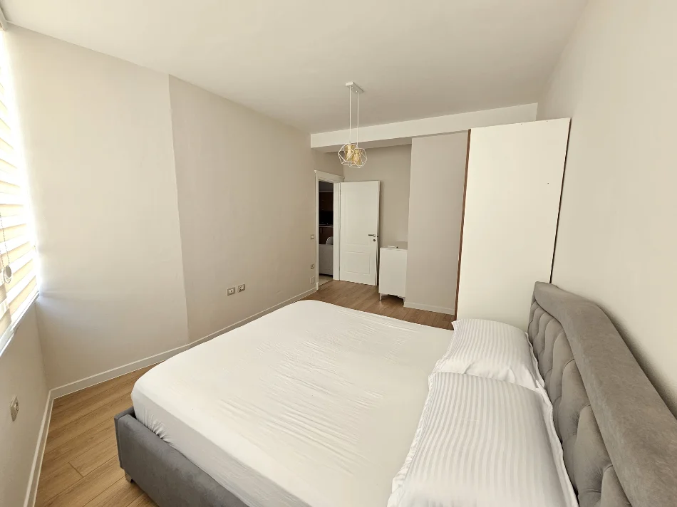 Tirane, jepet me qera apartament 2+1+Ballkon Kati 2, 90 m² 720 € (Rruga haxhi hysen dalliu)