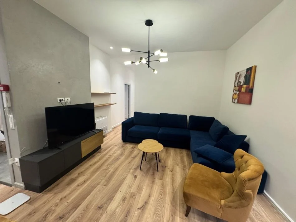 Tirane, jepet me qera shtepi 2+1+Ballkon Kati 1, 85 m² 700 € (Selit , Rruga Servet Libohova)