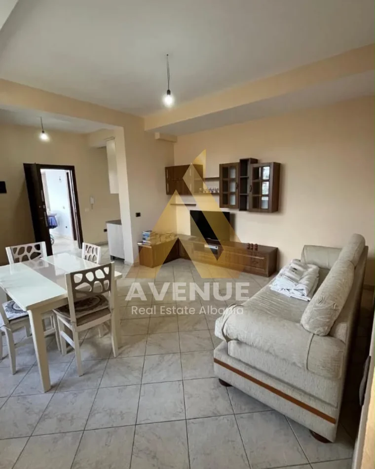 Tirane, jepet me qera Vile 2+1+Ballkon Kati 2, 100 m² 450 € (Rruga Sterio Spase)
