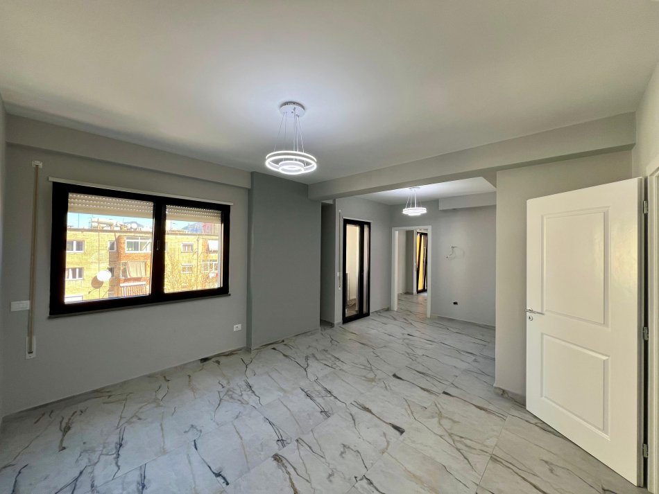 Tirane, jepet me qera apartament 1+1 Kati 3, 74 m² 500 € (Shkolla e Baletit)