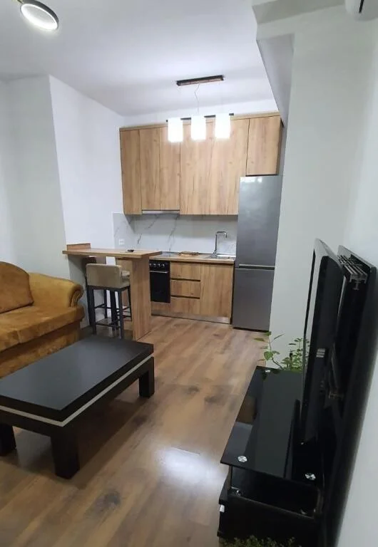 Tirane, jepet me qera apartament 1+1+Ballkon Kati 2, 50 m² 450 € (TE AMERIKAN 2 Rruga E Dibres)