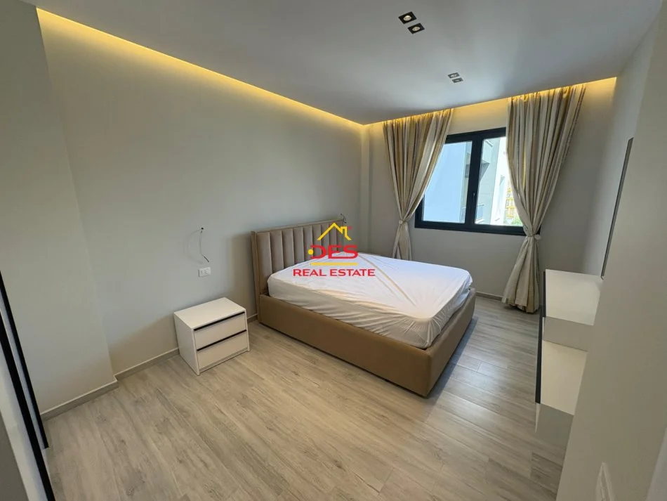 Vlore, jepet me qera apartament 1+1+Ballkon Kati 3, 70 m² 450 € (Rruga Gjergj Kastrioti)