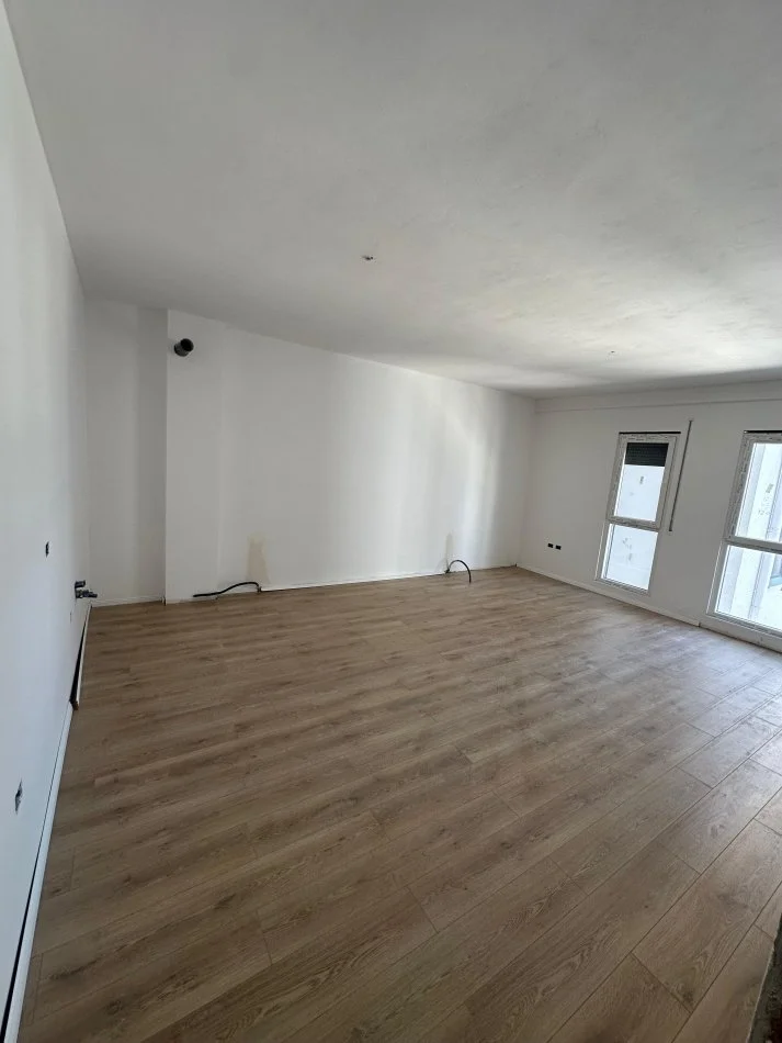Tirane, shitet apartament 1+1+Ballkon Kati 5, 75 m² 64.000 € (Kamez , rruga Bulevardi Berisha)