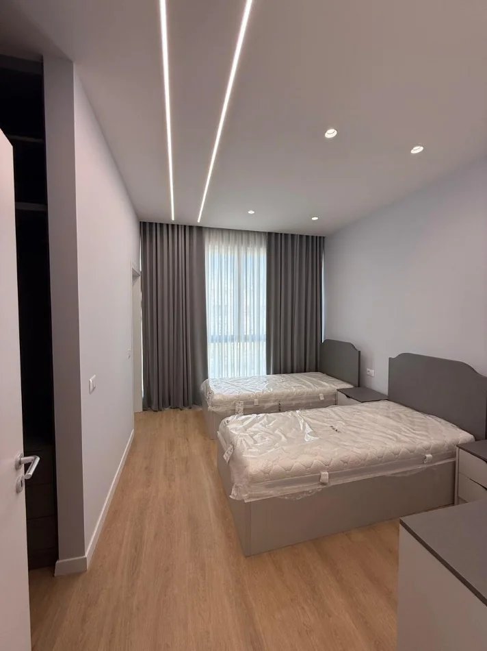 Tirane, jepet me qera Vile Vile 2 Katshe , 275 m² 5.000 € (Liqeni i Thate)