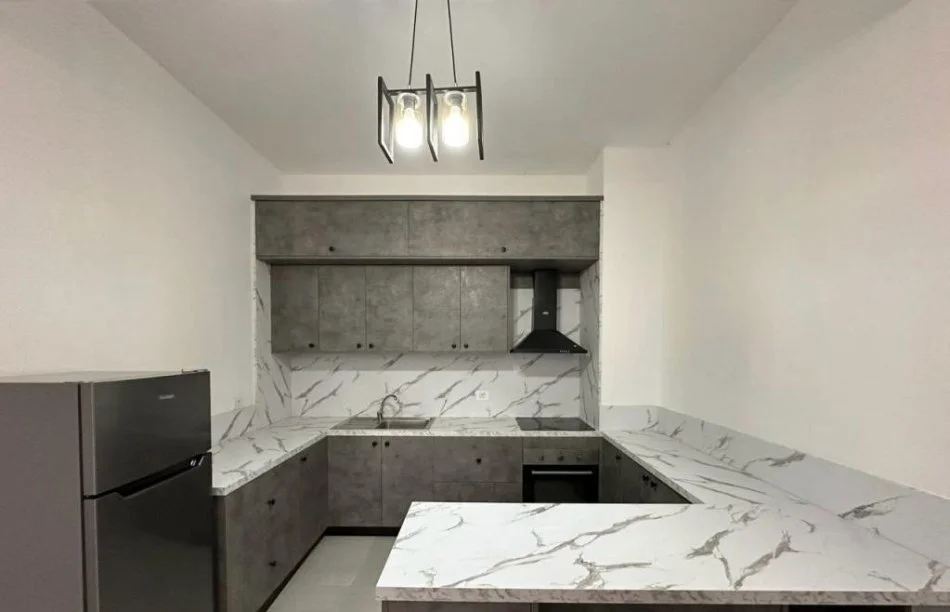 Tirane, jepet me qera apartament 2+1+Ballkon Kati 1, 110 m² 500 € (Kodra e Diellit (Rezidenca2))