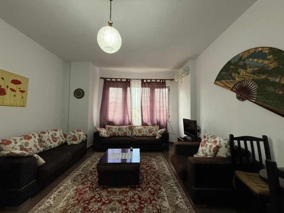 Tirane, jepet me qera apartament 1+1+Ballkon , 60 m² 500 € (Mine Peza)