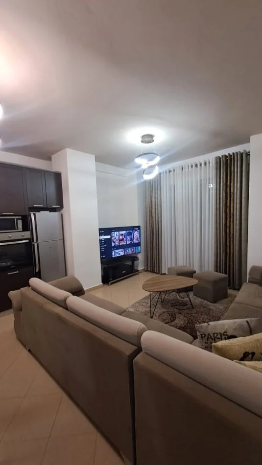 Tirane, jepet me qera apartament 1+1+Ballkon Kati 1, 76 m² 76.250 € (fresk)