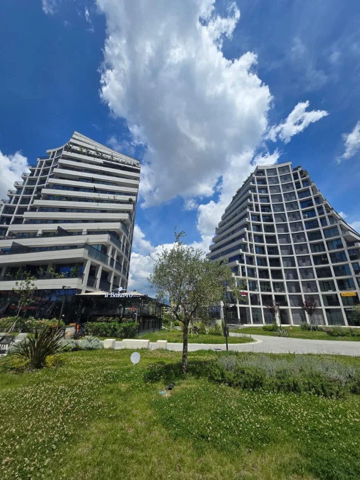 Tirane, shitet apartament 3+1 , 166 m² 