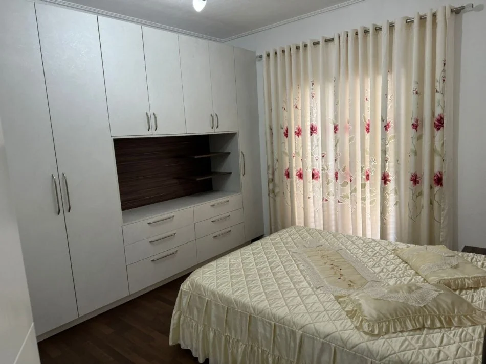Tirane, jepet me qera apartament 2+1 Kati 3, 100 m² 600 € (Napolon Roshi)