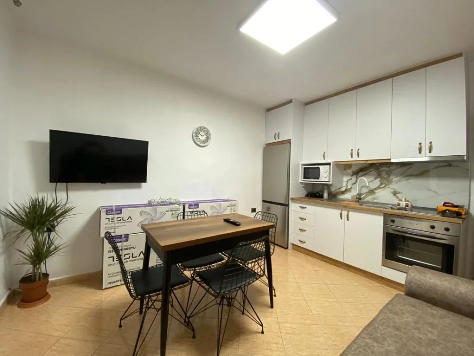 Tirane, jepet me qera 1+1 Kati 5, 50 m² 500 € (SHESHI SKENDERBEJ)