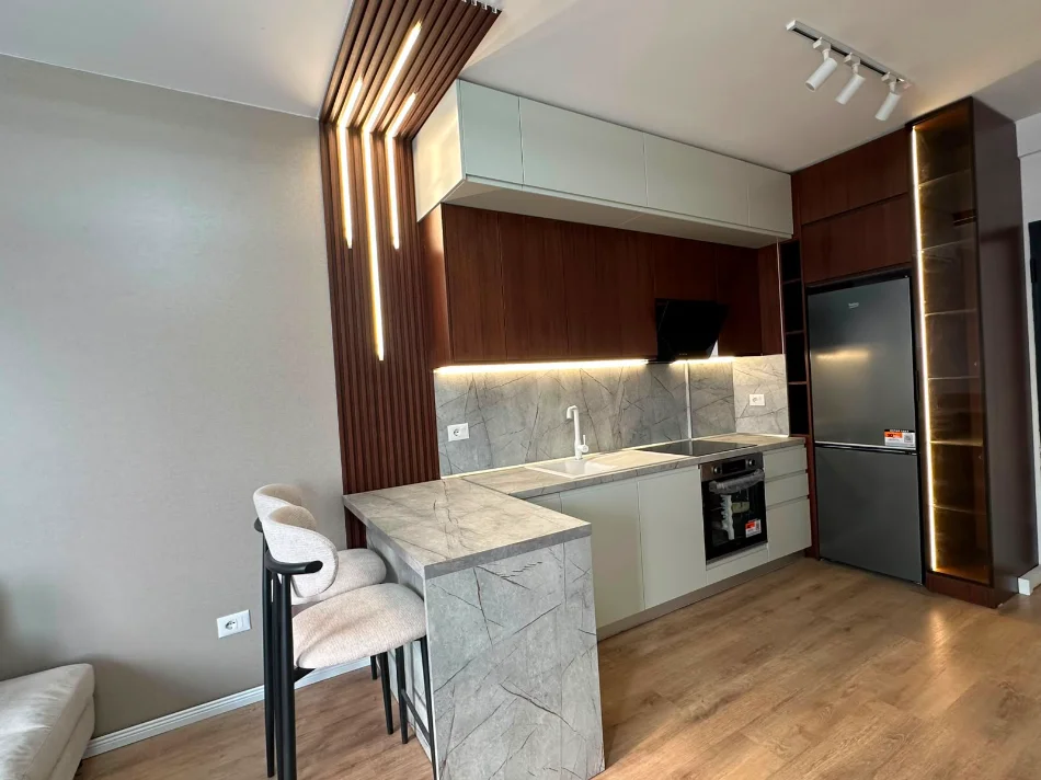 Tirane, jepet me qera apartament 1+1 Kati 7, 60 m² 450 € (Univers City)