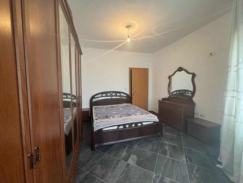 Tirane, jepet me qera apartament 1+1+Ballkon Kati 6, 65 m² 400 € (Astir)