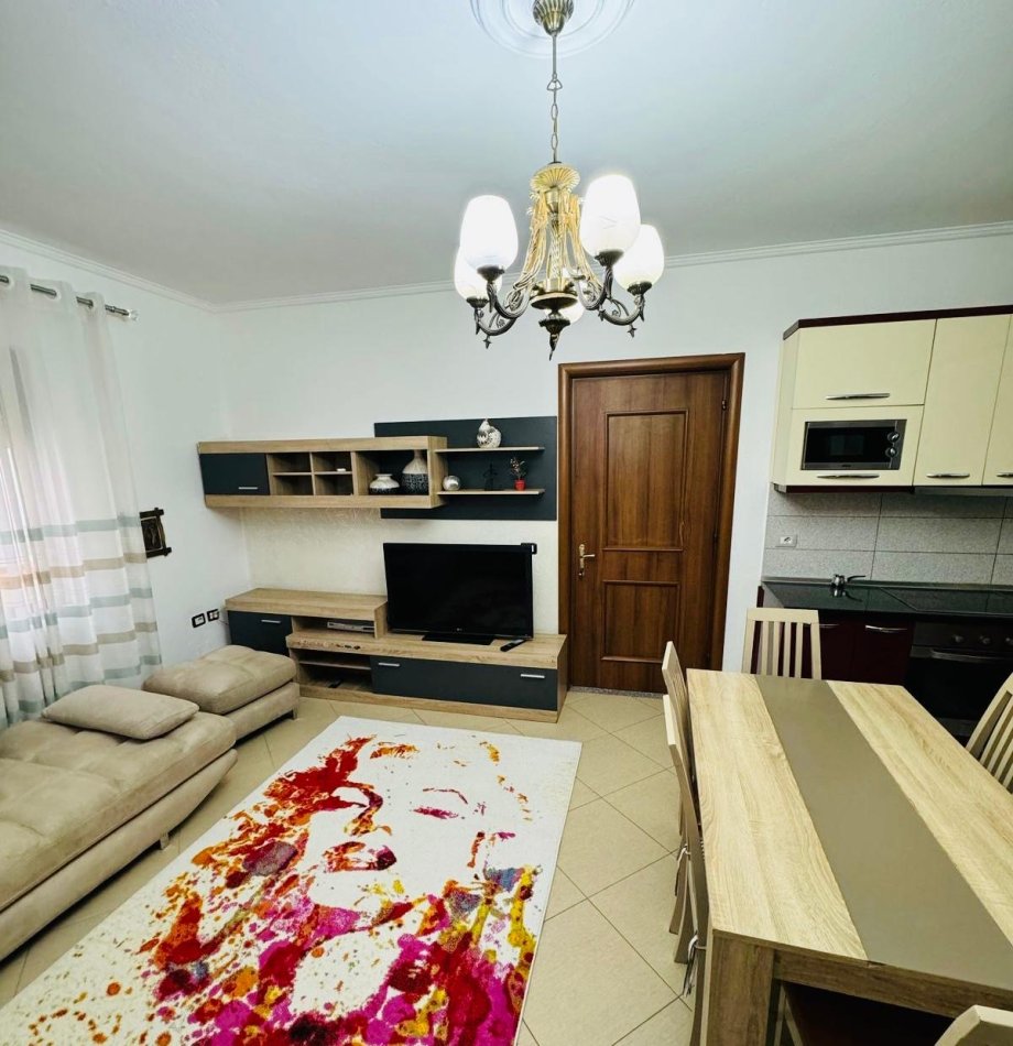 Tirane, jepet me qera apartament 2+1 Kati 2, 90 m² 500 € (Don Bosko)