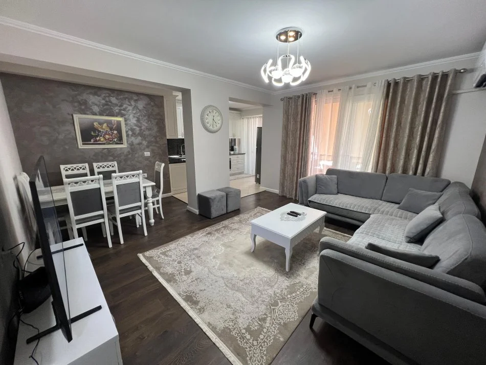Tirane, jepet me qera apartament 2+1 Kati 4, 97 m² 1.000 € (Selvia)