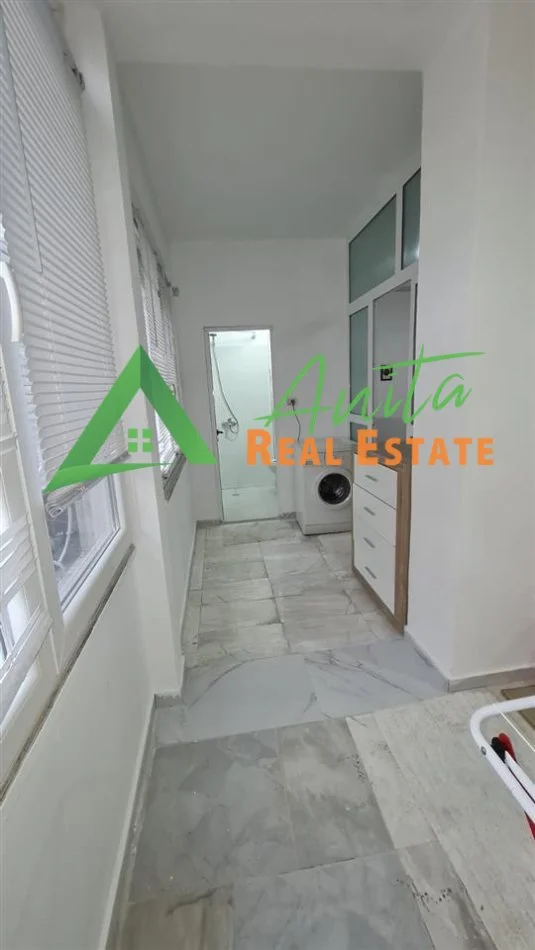 Tirane, jepet me qera apartament 1+1 Kati 2, 65 m² 600 € (Blloku)