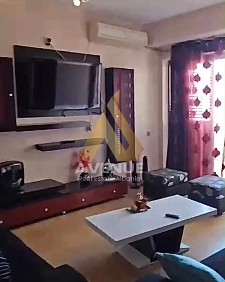 Tirane, jepet me qera apartament 2+1+Ballkon Kati 7, 110 m² 600 € (Rruga e Dibres)