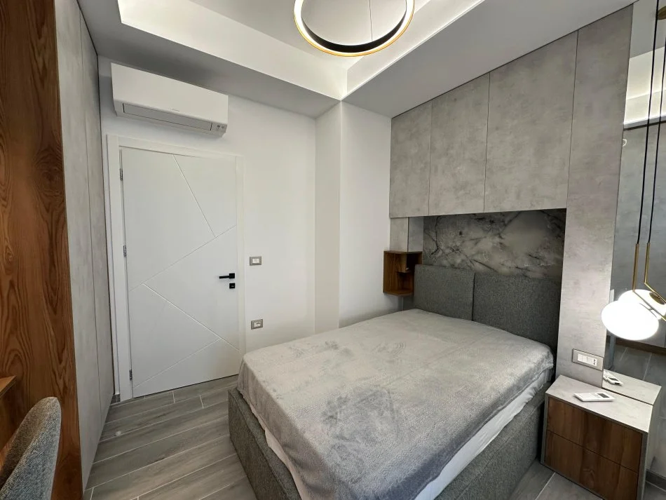 Tirane, jepet me qera apartament 2+1 Kati 5, 107 m² 1.000 € 