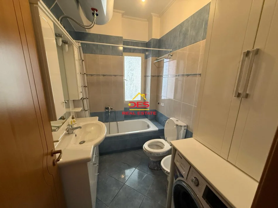 Vlore, shitet apartament 3+1+Ballkon Kati 6, 145 m² 200.000 € (Rruga Hasan Kushta)