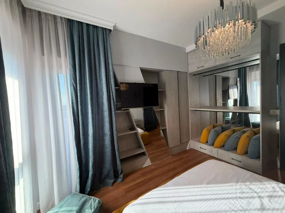 Tirane, jepet me qera apartament 3+1 Kati 14, 150 m² 2.700 € (Tirana garden building)
