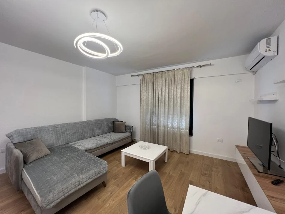 Tirane, jepet me qera apartament 2+1 Kati 6, 120 m² 800 € (Rruga e kavajes)