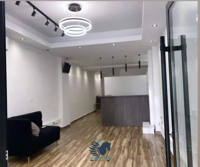 Durres, jepet me qera dyqan Kati 0, 50 m² 500 Euro (Liqeni i thate)