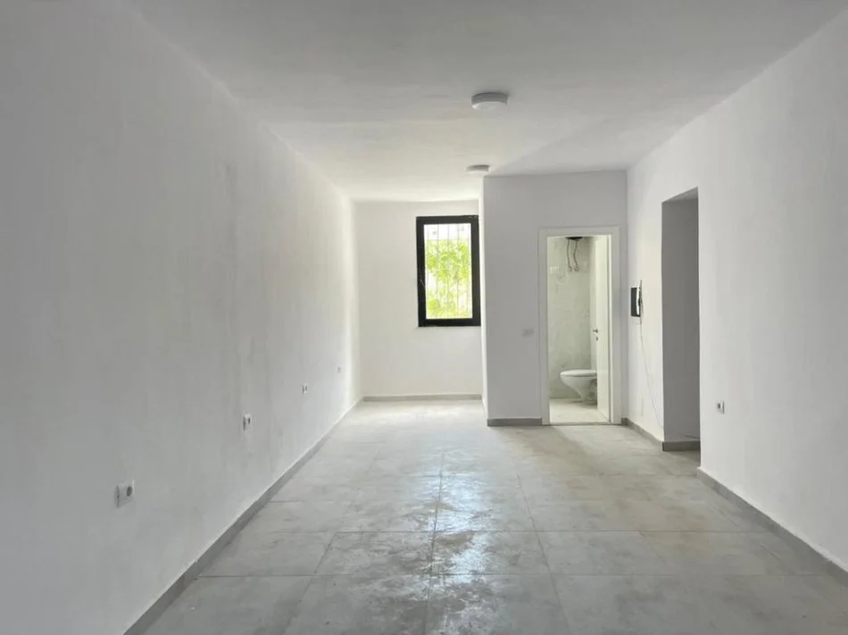 Tirane, jepet me qera Kati 0, 70 m² 800 € (Stadiumi Dinamo)